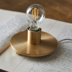Oda Lampe i Messing Overflade